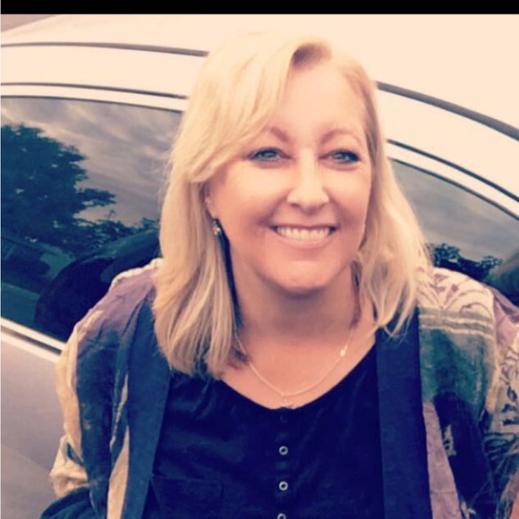 Meet your Posher, Caroline - Picture 2 of 2